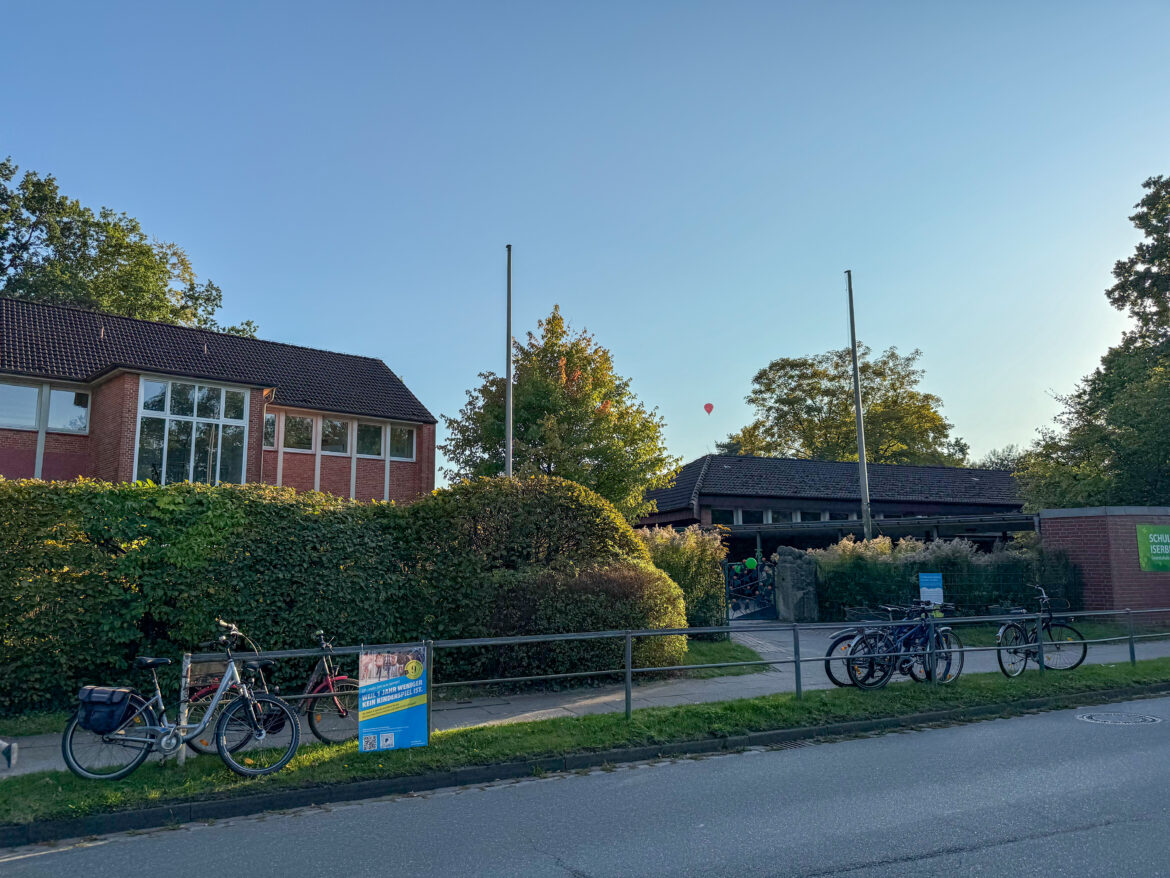 Schule-Iserbrook-front Schule Iserbrook